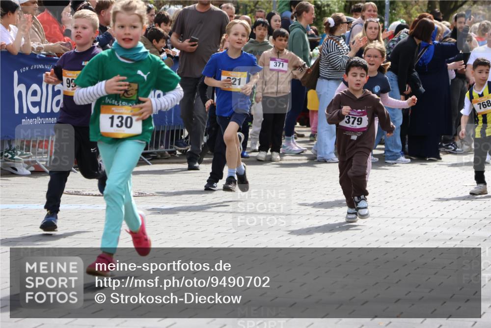 12.04.2026 - 45. Internationalen Wilhelmsburger Insellauf Strokosch-Dieckow http://msf.ph/oto/9490702 12.04.2026 14:21:08 Ziel 280, 149, 634, 812, 618, 241, 306, 1001, 130, 126, 460, 821, 99, 771, 62, 768, 937, 263 meine-sportfotos.de