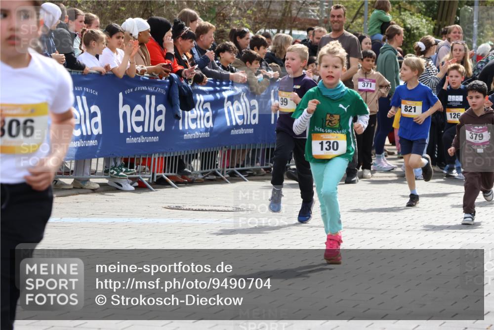 12.04.2026 - 45. Internationalen Wilhelmsburger Insellauf Strokosch-Dieckow http://msf.ph/oto/9490704 12.04.2026 14:21:07 Ziel 280, 149, 634, 812, 618, 241, 306, 1001, 130, 126, 460, 821, 99, 771, 62, 768 meine-sportfotos.de