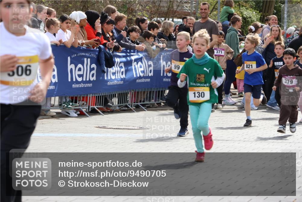 12.04.2026 - 45. Internationalen Wilhelmsburger Insellauf Strokosch-Dieckow http://msf.ph/oto/9490705 12.04.2026 14:21:07 Ziel 280, 149, 634, 812, 618, 241, 306, 1001, 130, 126, 460, 821, 99, 771, 62, 768 meine-sportfotos.de