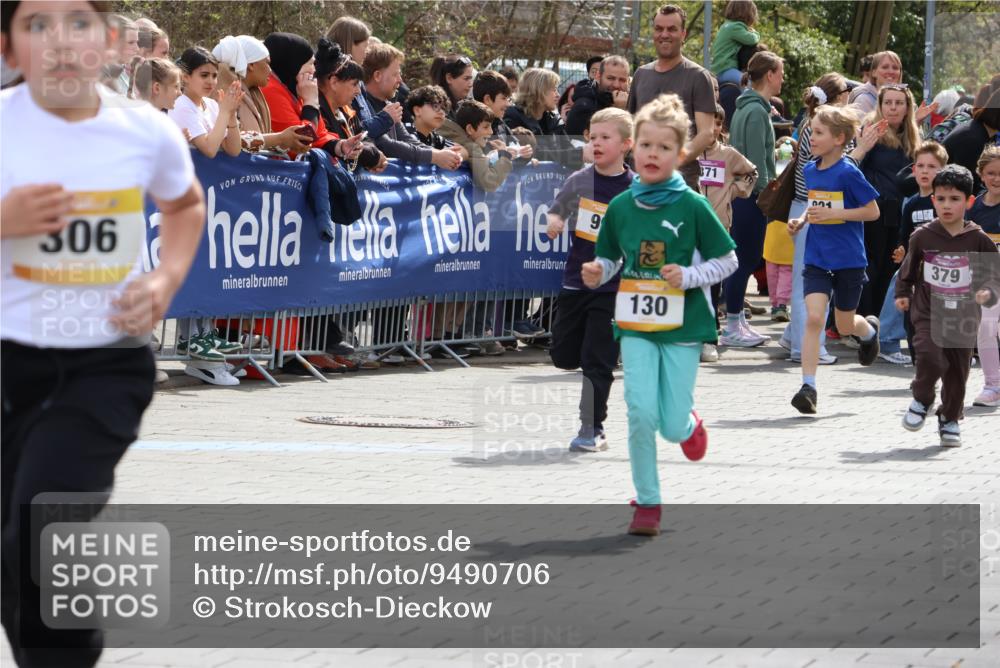 12.04.2026 - 45. Internationalen Wilhelmsburger Insellauf Strokosch-Dieckow http://msf.ph/oto/9490706 12.04.2026 14:21:07 Ziel 280, 149, 634, 812, 618, 241, 306, 1001, 130, 126, 460, 821, 99, 771, 62, 768 meine-sportfotos.de