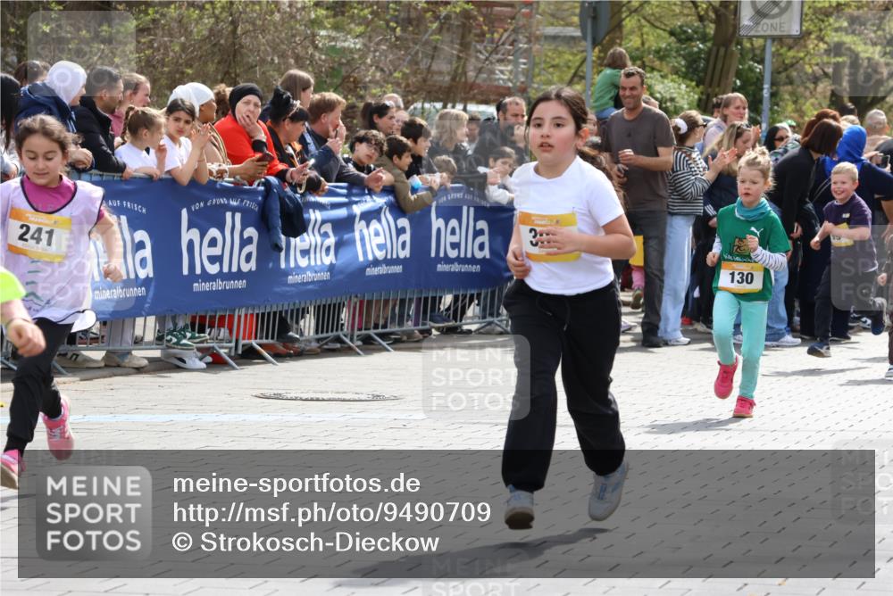12.04.2026 - 45. Internationalen Wilhelmsburger Insellauf Strokosch-Dieckow http://msf.ph/oto/9490709 12.04.2026 14:21:06 Ziel 162, 280, 149, 634, 812, 618, 241, 306, 1001, 130, 126, 460, 821, 99, 771, 62, 768 meine-sportfotos.de
