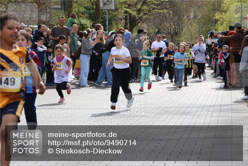12.04.2026 - 45. Internationalen Wilhelmsburger Insellauf Strokosch-Dieckow http://msf.ph/oto/9490714 12.04.2026 14:21:04 Ziel 756, 1603, 162, 280, 149, 634, 812, 618, 241, 306, 1001, 130, 126, 460 meine-sportfotos.de