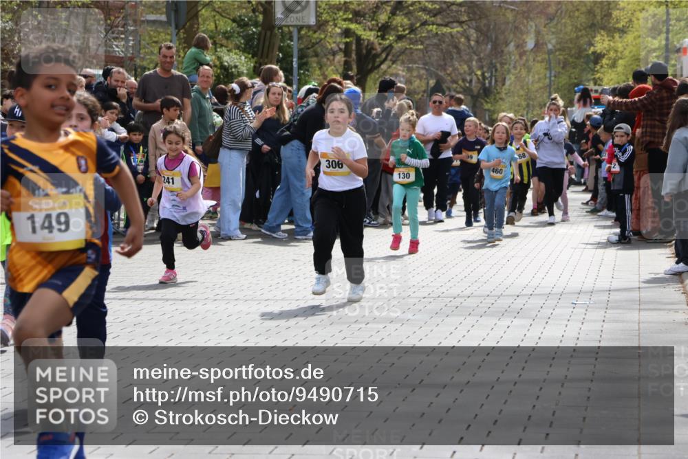 12.04.2026 - 45. Internationalen Wilhelmsburger Insellauf Strokosch-Dieckow http://msf.ph/oto/9490715 12.04.2026 14:21:04 Ziel 756, 1603, 162, 280, 149, 634, 812, 618, 241, 306, 1001, 130, 126, 460 meine-sportfotos.de