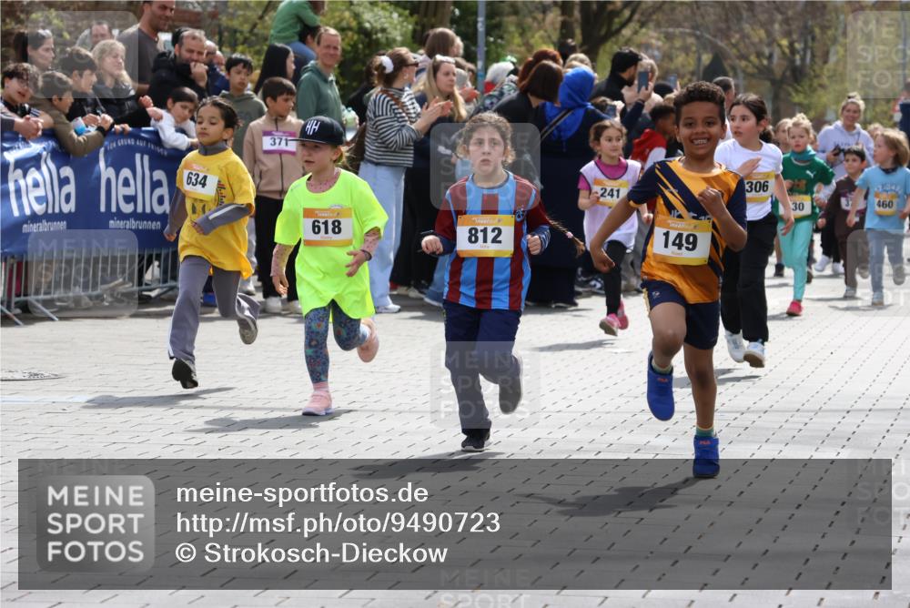 12.04.2026 - 45. Internationalen Wilhelmsburger Insellauf Strokosch-Dieckow http://msf.ph/oto/9490723 12.04.2026 14:21:02 Ziel 696, 107, 818, 732, 756, 1603, 162, 280, 149, 634, 812, 618, 241 meine-sportfotos.de