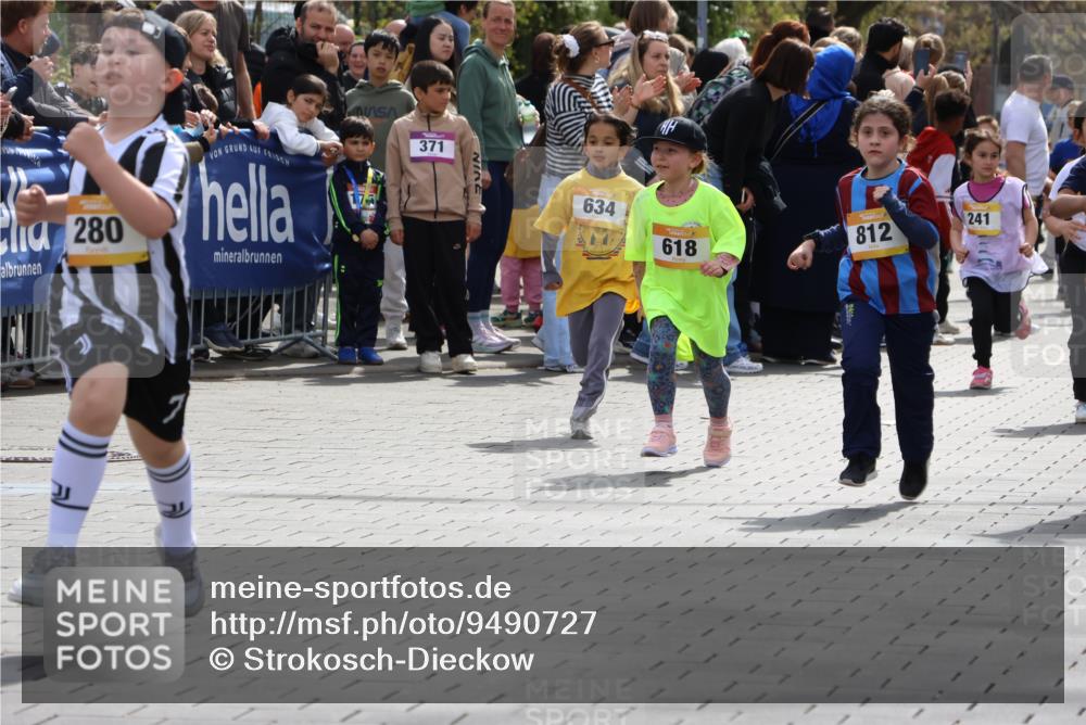 12.04.2026 - 45. Internationalen Wilhelmsburger Insellauf Strokosch-Dieckow http://msf.ph/oto/9490727 12.04.2026 14:21:01 Ziel 437, 1616, 692, 696, 107, 818, 732, 756, 1603, 162, 280, 149, 634, 812, 618, 241 meine-sportfotos.de