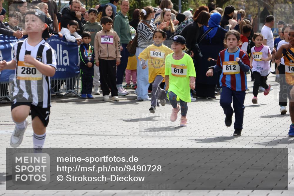 12.04.2026 - 45. Internationalen Wilhelmsburger Insellauf Strokosch-Dieckow http://msf.ph/oto/9490728 12.04.2026 14:21:01 Ziel 437, 1616, 692, 696, 107, 818, 732, 756, 1603, 162, 280, 149, 634, 812, 618, 241 meine-sportfotos.de