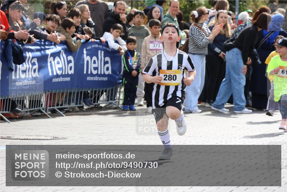 12.04.2026 - 45. Internationalen Wilhelmsburger Insellauf Strokosch-Dieckow http://msf.ph/oto/9490730 12.04.2026 14:21:00 Ziel 257, 463, 437, 1616, 692, 696, 107, 818, 732, 756, 1603, 162, 280, 149, 634, 812 meine-sportfotos.de