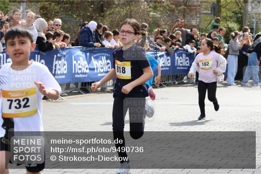 12.04.2026 - 45. Internationalen Wilhelmsburger Insellauf Strokosch-Dieckow http://msf.ph/oto/9490736 12.04.2026 14:20:58 Ziel 257, 463, 437, 1616, 692, 696, 107, 818, 732, 756, 1603, 162, 280, 149 meine-sportfotos.de