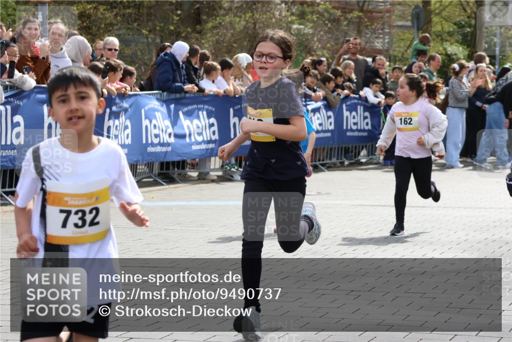 12.04.2026 - 45. Internationalen Wilhelmsburger Insellauf Strokosch-Dieckow http://msf.ph/oto/9490737 12.04.2026 14:20:58 Ziel 257, 463, 437, 1616, 692, 696, 107, 818, 732, 756, 1603, 162, 280, 149 meine-sportfotos.de