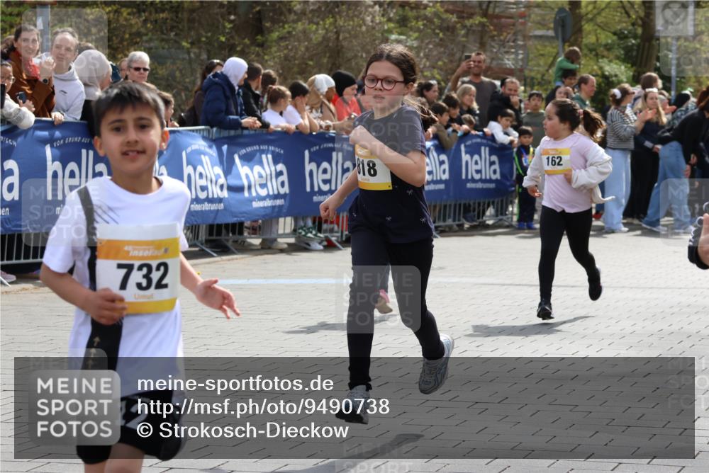 12.04.2026 - 45. Internationalen Wilhelmsburger Insellauf Strokosch-Dieckow http://msf.ph/oto/9490738 12.04.2026 14:20:58 Ziel 257, 463, 437, 1616, 692, 696, 107, 818, 732, 756, 1603, 162, 280, 149 meine-sportfotos.de