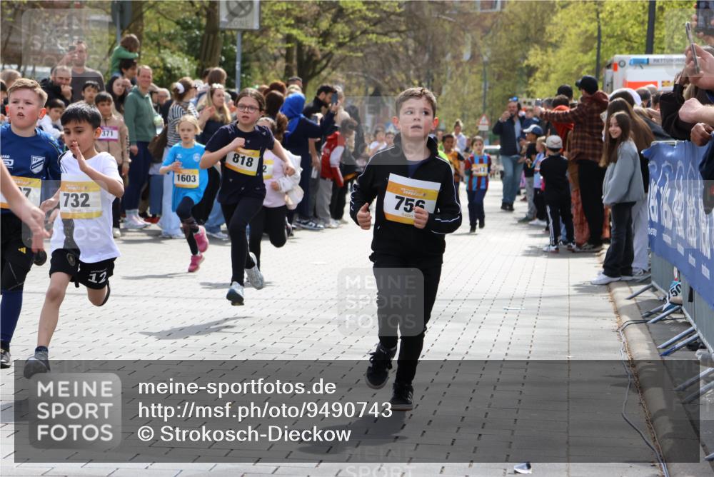 12.04.2026 - 45. Internationalen Wilhelmsburger Insellauf Strokosch-Dieckow http://msf.ph/oto/9490743 12.04.2026 14:20:56 Ziel 760, 257, 463, 437, 1616, 692, 696, 107, 818, 732, 756, 1603, 162 meine-sportfotos.de