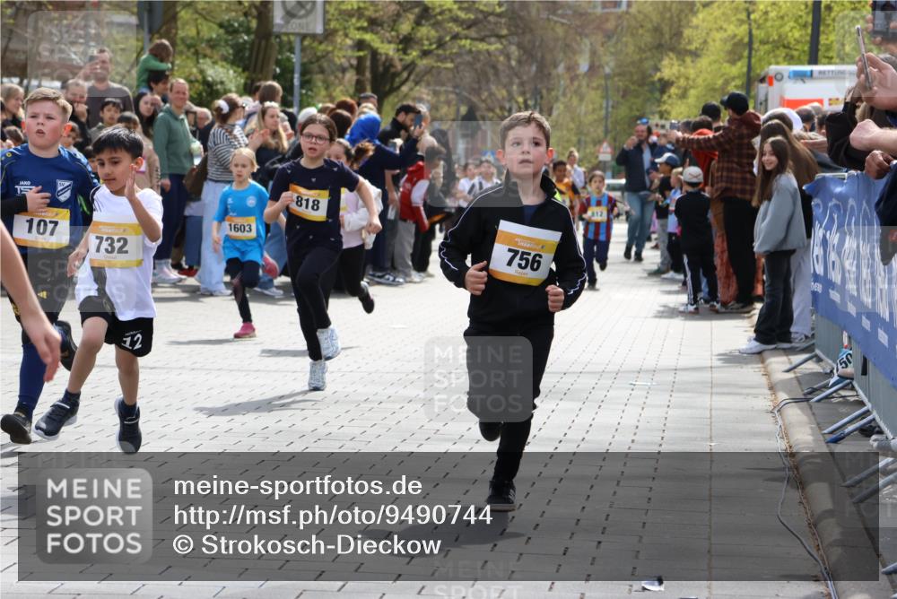 12.04.2026 - 45. Internationalen Wilhelmsburger Insellauf Strokosch-Dieckow http://msf.ph/oto/9490744 12.04.2026 14:20:56 Ziel 760, 257, 463, 437, 1616, 692, 696, 107, 818, 732, 756, 1603, 162 meine-sportfotos.de