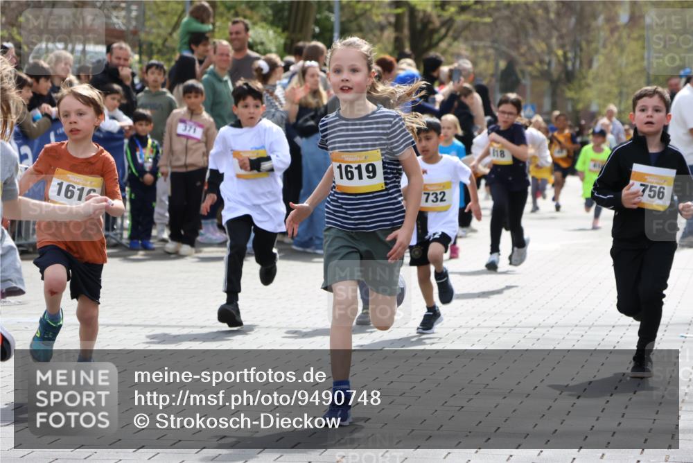 12.04.2026 - 45. Internationalen Wilhelmsburger Insellauf Strokosch-Dieckow http://msf.ph/oto/9490748 12.04.2026 14:20:55 Ziel 760, 257, 463, 437, 1616, 692, 696, 107, 818, 732, 756, 1603, 162 meine-sportfotos.de