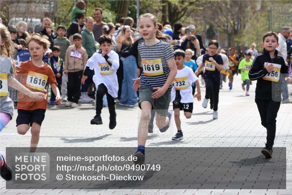 12.04.2026 - 45. Internationalen Wilhelmsburger Insellauf Strokosch-Dieckow http://msf.ph/oto/9490749 12.04.2026 14:20:55 Ziel 760, 257, 463, 437, 1616, 692, 696, 107, 818, 732, 756, 1603, 162 meine-sportfotos.de