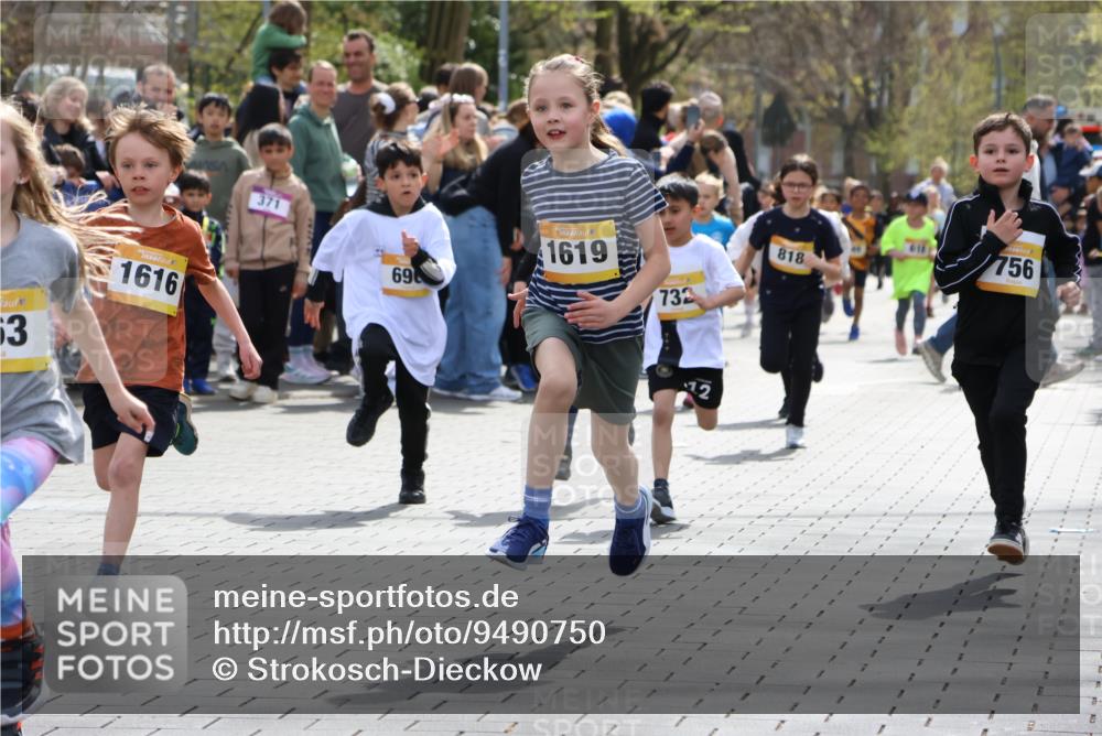 12.04.2026 - 45. Internationalen Wilhelmsburger Insellauf Strokosch-Dieckow http://msf.ph/oto/9490750 12.04.2026 14:20:55 Ziel 760, 257, 463, 437, 1616, 692, 696, 107, 818, 732, 756, 1603, 162 meine-sportfotos.de