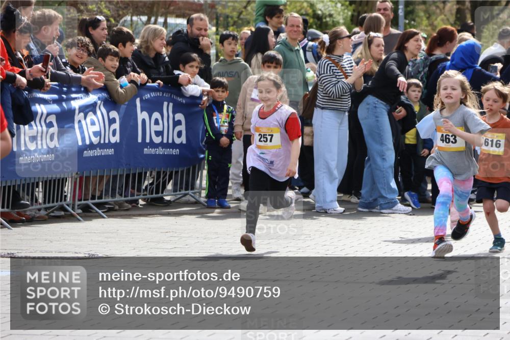 12.04.2026 - 45. Internationalen Wilhelmsburger Insellauf Strokosch-Dieckow http://msf.ph/oto/9490759 12.04.2026 14:20:52 Ziel 467, 324, 299, 1605, 278, 760, 257, 463, 437, 1616, 692, 696, 107, 818, 732 meine-sportfotos.de