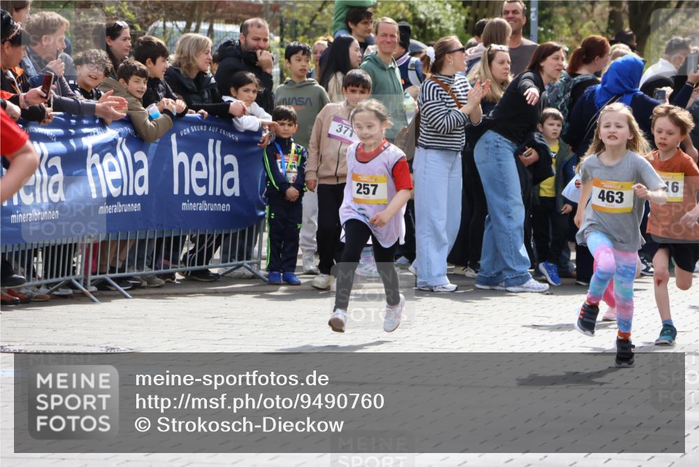 12.04.2026 - 45. Internationalen Wilhelmsburger Insellauf Strokosch-Dieckow http://msf.ph/oto/9490760 12.04.2026 14:20:52 Ziel 467, 324, 299, 1605, 278, 760, 257, 463, 437, 1616, 692, 696, 107, 818, 732 meine-sportfotos.de