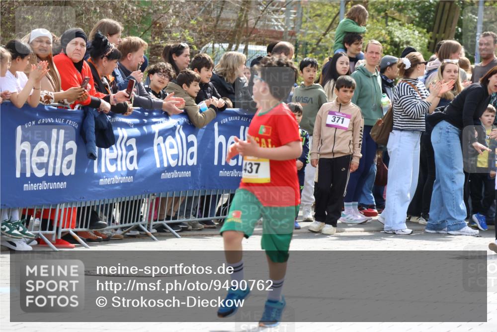 12.04.2026 - 45. Internationalen Wilhelmsburger Insellauf Strokosch-Dieckow http://msf.ph/oto/9490762 12.04.2026 14:20:51 Ziel 1606, 473, 956, 467, 324, 299, 1605, 278, 760, 257, 463, 437, 1616, 692, 696, 107, 818, 732 meine-sportfotos.de