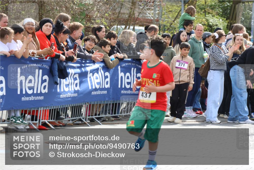 12.04.2026 - 45. Internationalen Wilhelmsburger Insellauf Strokosch-Dieckow http://msf.ph/oto/9490763 12.04.2026 14:20:51 Ziel 1606, 473, 956, 467, 324, 299, 1605, 278, 760, 257, 463, 437, 1616, 692, 696, 107, 818, 732 meine-sportfotos.de