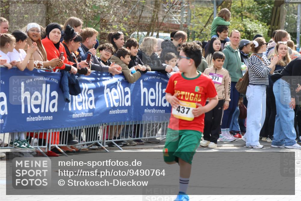 12.04.2026 - 45. Internationalen Wilhelmsburger Insellauf Strokosch-Dieckow http://msf.ph/oto/9490764 12.04.2026 14:20:51 Ziel 1606, 473, 956, 467, 324, 299, 1605, 278, 760, 257, 463, 437, 1616, 692, 696, 107, 818, 732 meine-sportfotos.de
