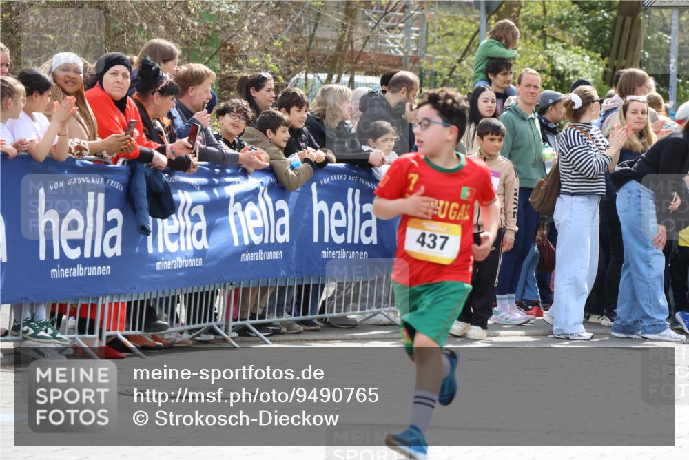 12.04.2026 - 45. Internationalen Wilhelmsburger Insellauf Strokosch-Dieckow http://msf.ph/oto/9490765 12.04.2026 14:20:51 Ziel 1606, 473, 956, 467, 324, 299, 1605, 278, 760, 257, 463, 437, 1616, 692, 696, 107, 818, 732 meine-sportfotos.de