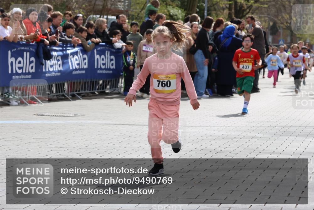 12.04.2026 - 45. Internationalen Wilhelmsburger Insellauf Strokosch-Dieckow http://msf.ph/oto/9490769 12.04.2026 14:20:49 Ziel 431, 135, 545, 537, 30, 133, 977, 84, 1606, 473, 956, 467, 324, 299, 1605, 278, 760, 257, 463, 437, 1616, 692 meine-sportfotos.de