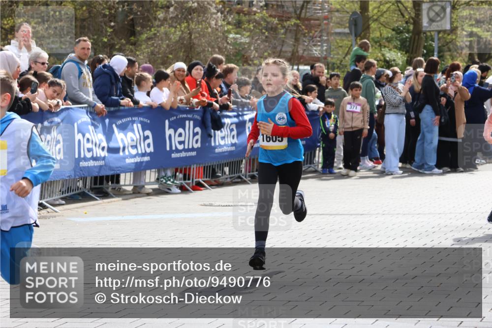 12.04.2026 - 45. Internationalen Wilhelmsburger Insellauf Strokosch-Dieckow http://msf.ph/oto/9490776 12.04.2026 14:20:48 Ziel 318, 539, 431, 135, 545, 537, 30, 133, 977, 84, 1606, 473, 956, 467, 324, 299, 1605, 278, 760, 257, 463 meine-sportfotos.de