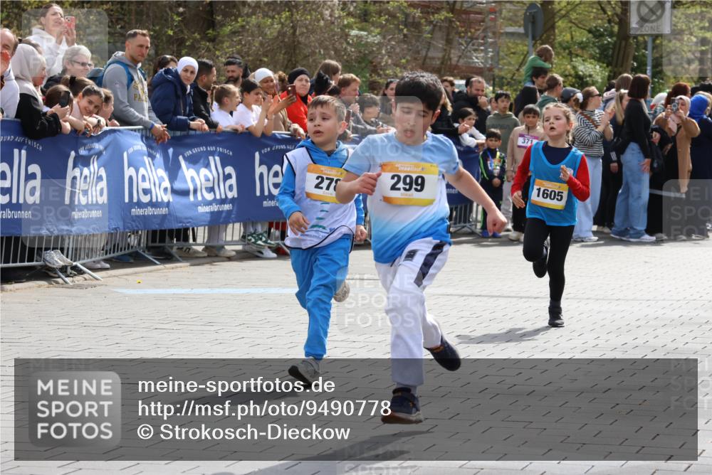 12.04.2026 - 45. Internationalen Wilhelmsburger Insellauf Strokosch-Dieckow http://msf.ph/oto/9490778 12.04.2026 14:20:47 Ziel 285, 1073, 767, 404, 318, 539, 431, 135, 545, 537, 30, 133, 977, 84, 1606, 473, 956, 467, 324, 299, 1605, 278, 760 meine-sportfotos.de