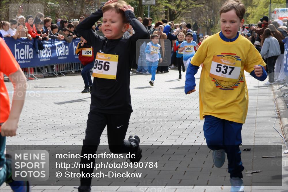 12.04.2026 - 45. Internationalen Wilhelmsburger Insellauf Strokosch-Dieckow http://msf.ph/oto/9490784 12.04.2026 14:20:45 Ziel 751, 940, 958, 832, 1610, 3, 285, 1073, 767, 404, 318, 539, 431, 135, 545, 537, 30, 133, 977, 84, 1606, 473, 956, 467, 324, 299, 1605, 278, 760 meine-sportfotos.de