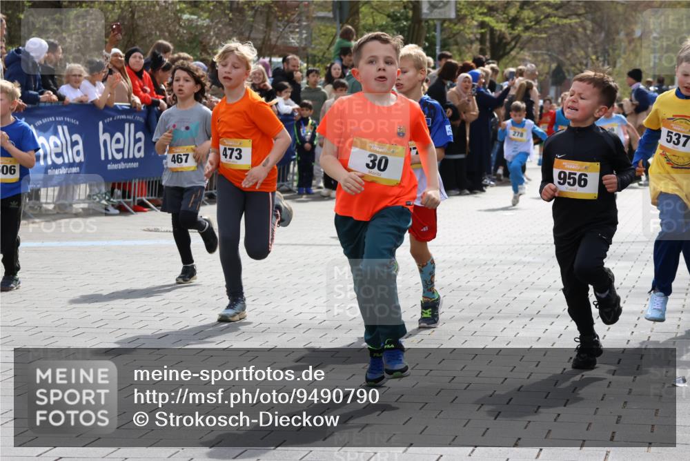 12.04.2026 - 45. Internationalen Wilhelmsburger Insellauf Strokosch-Dieckow http://msf.ph/oto/9490790 12.04.2026 14:20:44 Ziel 578, 751, 940, 958, 832, 1610, 3, 285, 1073, 767, 404, 318, 539, 431, 135, 545, 537, 30, 133, 977, 84, 1606, 473, 956, 467, 324, 299, 1605, 278 meine-sportfotos.de