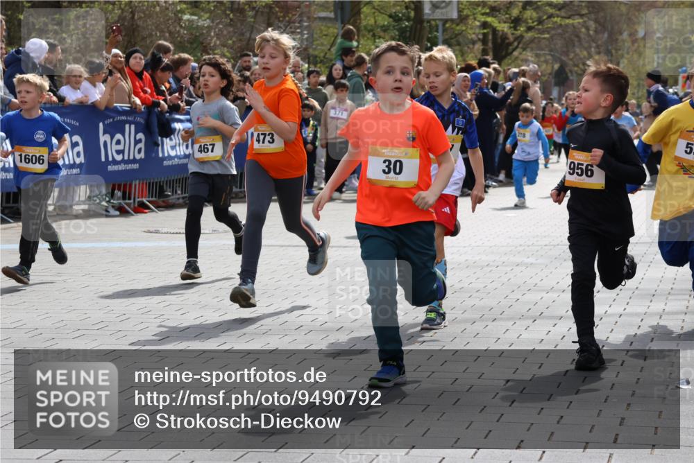 12.04.2026 - 45. Internationalen Wilhelmsburger Insellauf Strokosch-Dieckow http://msf.ph/oto/9490792 12.04.2026 14:20:44 Ziel 578, 751, 940, 958, 832, 1610, 3, 285, 1073, 767, 404, 318, 539, 431, 135, 545, 537, 30, 133, 977, 84, 1606, 473, 956, 467, 324, 299, 1605, 278 meine-sportfotos.de