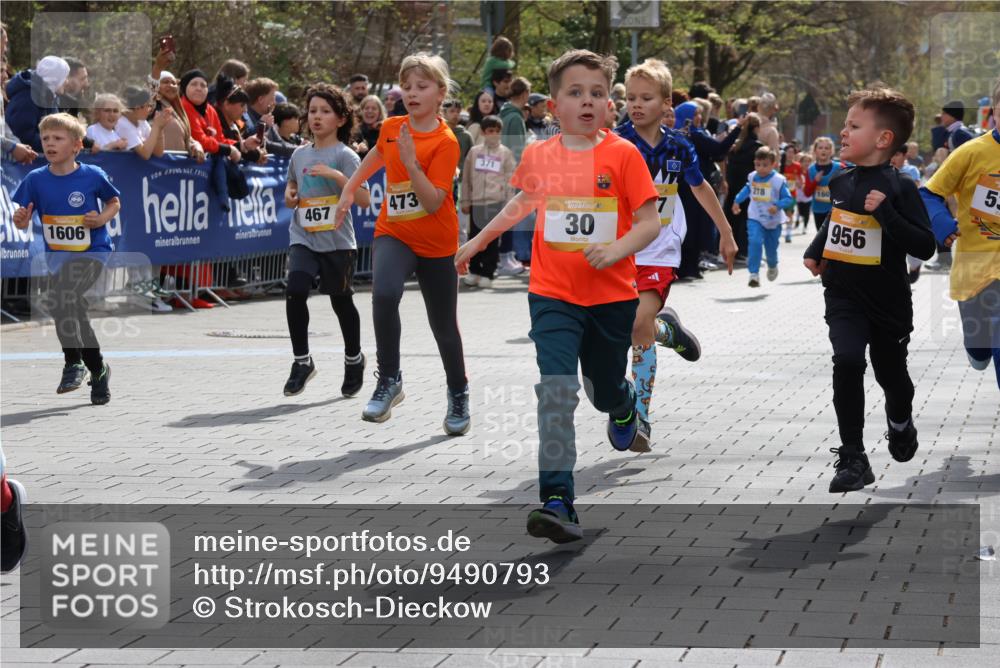 12.04.2026 - 45. Internationalen Wilhelmsburger Insellauf Strokosch-Dieckow http://msf.ph/oto/9490793 12.04.2026 14:20:44 Ziel 578, 751, 940, 958, 832, 1610, 3, 285, 1073, 767, 404, 318, 539, 431, 135, 545, 537, 30, 133, 977, 84, 1606, 473, 956, 467, 324, 299, 1605, 278 meine-sportfotos.de