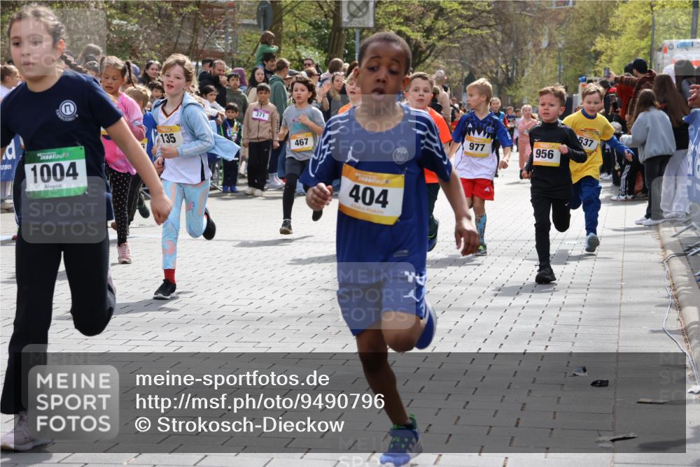 12.04.2026 - 45. Internationalen Wilhelmsburger Insellauf Strokosch-Dieckow http://msf.ph/oto/9490796 12.04.2026 14:20:42 Ziel 301, 61, 237, 578, 751, 940, 958, 832, 1610, 3, 285, 1073, 767, 404, 318, 539, 431, 135, 545, 537, 30, 133, 977, 84, 1606, 473, 956, 467, 324, 299, 1605, 278 meine-sportfotos.de