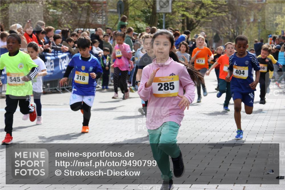 12.04.2026 - 45. Internationalen Wilhelmsburger Insellauf Strokosch-Dieckow http://msf.ph/oto/9490799 12.04.2026 14:20:41 Ziel 935, 301, 61, 237, 578, 751, 940, 958, 832, 1610, 3, 285, 1073, 767, 404, 318, 539, 431, 135, 545, 537, 30, 133, 977, 84, 1606, 473, 956, 467, 324, 299 meine-sportfotos.de
