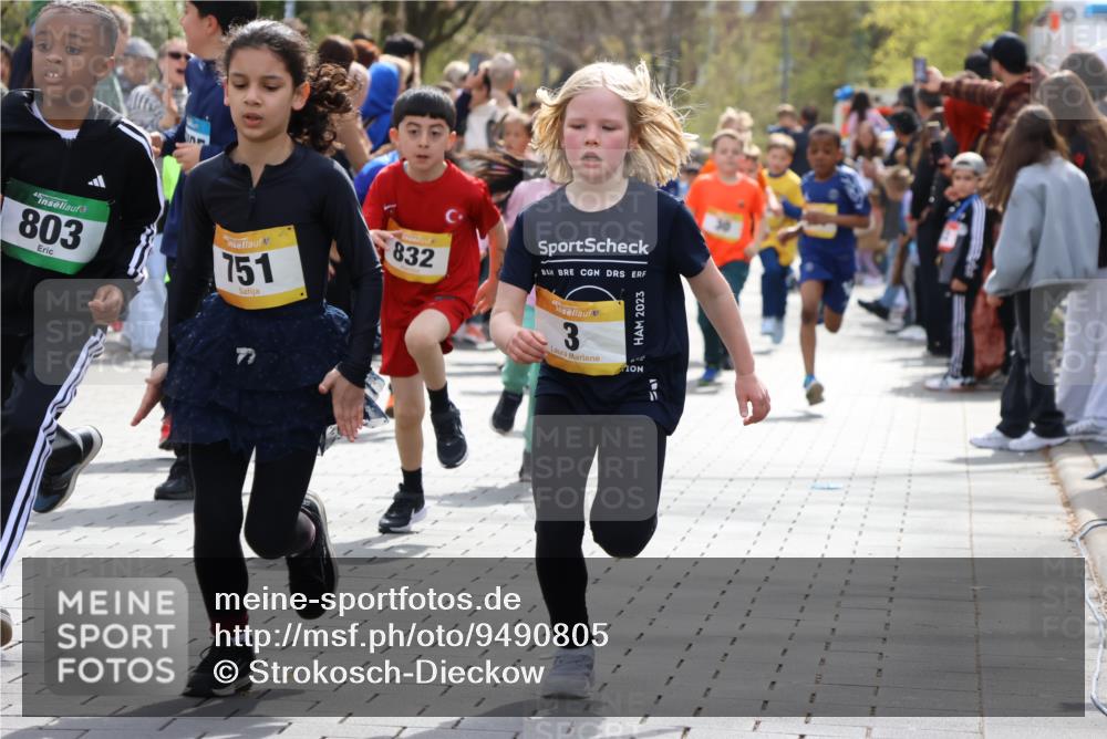 12.04.2026 - 45. Internationalen Wilhelmsburger Insellauf Strokosch-Dieckow http://msf.ph/oto/9490805 12.04.2026 14:20:39 Ziel 576, 935, 301, 61, 237, 578, 751, 940, 958, 832, 1610, 3, 285, 1073, 767, 404, 318, 539, 431, 135, 545, 537, 30, 133, 977, 84, 1606, 473, 956 meine-sportfotos.de