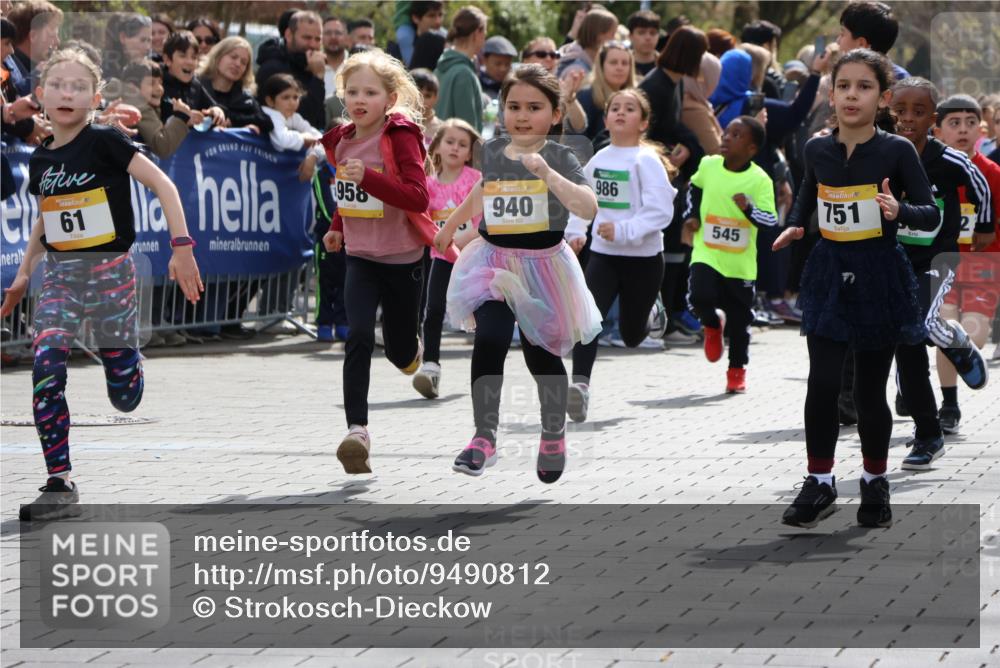 12.04.2026 - 45. Internationalen Wilhelmsburger Insellauf Strokosch-Dieckow http://msf.ph/oto/9490812 12.04.2026 14:20:37 Ziel 20, 313, 576, 935, 301, 61, 237, 578, 751, 940, 958, 832, 1610, 3, 285, 1073, 767, 404, 318, 539, 431, 135, 545 meine-sportfotos.de