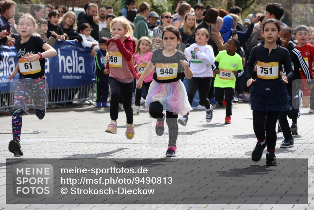 12.04.2026 - 45. Internationalen Wilhelmsburger Insellauf Strokosch-Dieckow http://msf.ph/oto/9490813 12.04.2026 14:20:37 Ziel 20, 313, 576, 935, 301, 61, 237, 578, 751, 940, 958, 832, 1610, 3, 285, 1073, 767, 404, 318, 539, 431, 135, 545 meine-sportfotos.de