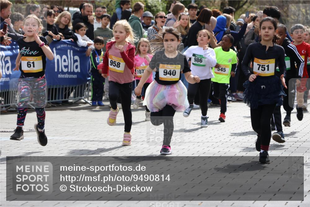 12.04.2026 - 45. Internationalen Wilhelmsburger Insellauf Strokosch-Dieckow http://msf.ph/oto/9490814 12.04.2026 14:20:37 Ziel 20, 313, 576, 935, 301, 61, 237, 578, 751, 940, 958, 832, 1610, 3, 285, 1073, 767, 404, 318, 539, 431, 135, 545 meine-sportfotos.de