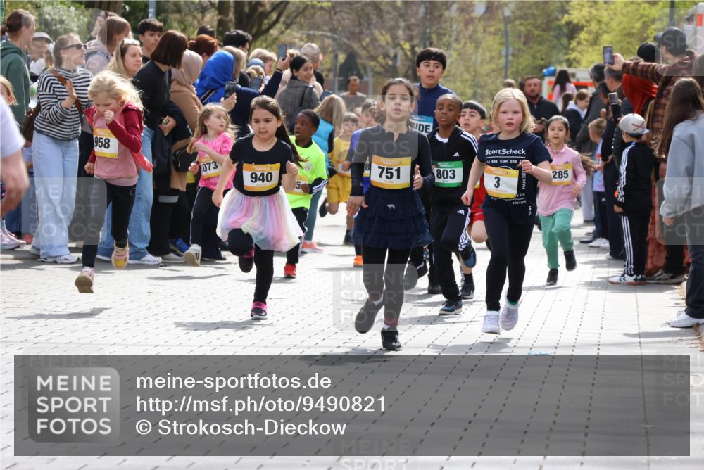 12.04.2026 - 45. Internationalen Wilhelmsburger Insellauf Strokosch-Dieckow http://msf.ph/oto/9490821 12.04.2026 14:20:36 Ziel 171, 20, 313, 576, 935, 301, 61, 237, 578, 751, 940, 958, 832, 1610, 3, 285, 1073, 767, 404, 318, 539 meine-sportfotos.de