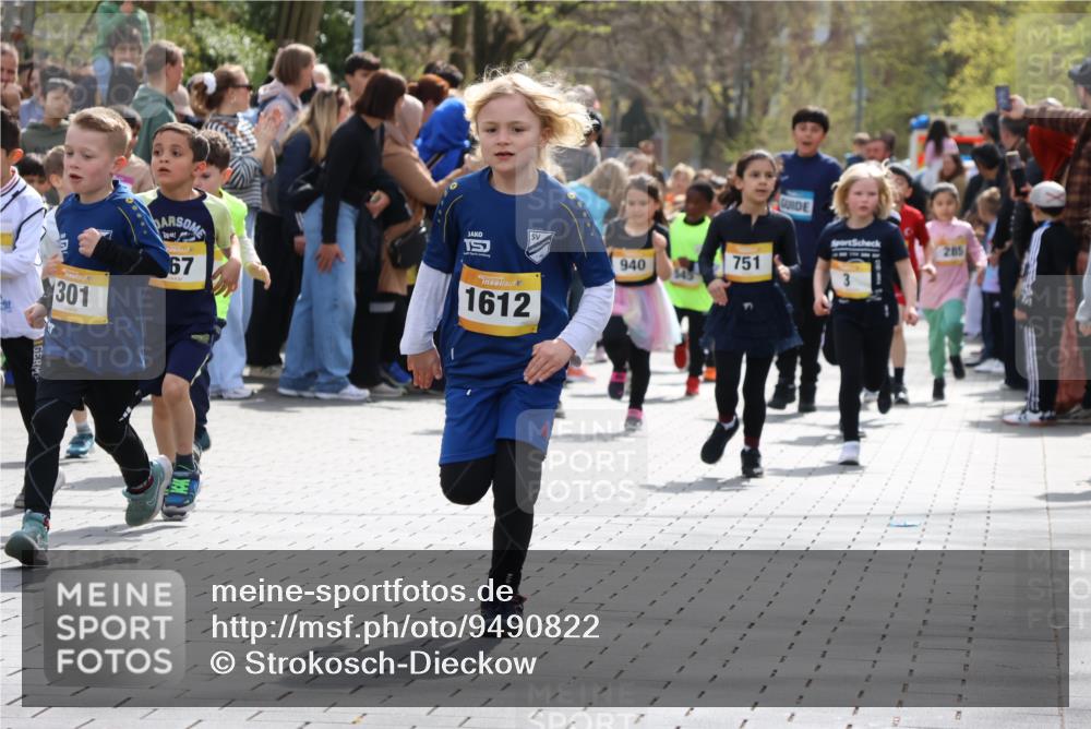 12.04.2026 - 45. Internationalen Wilhelmsburger Insellauf Strokosch-Dieckow http://msf.ph/oto/9490822 12.04.2026 14:20:35 Ziel 171, 20, 313, 576, 935, 301, 61, 237, 578, 751, 940, 958, 832, 1610, 3, 285, 1073, 767, 404 meine-sportfotos.de