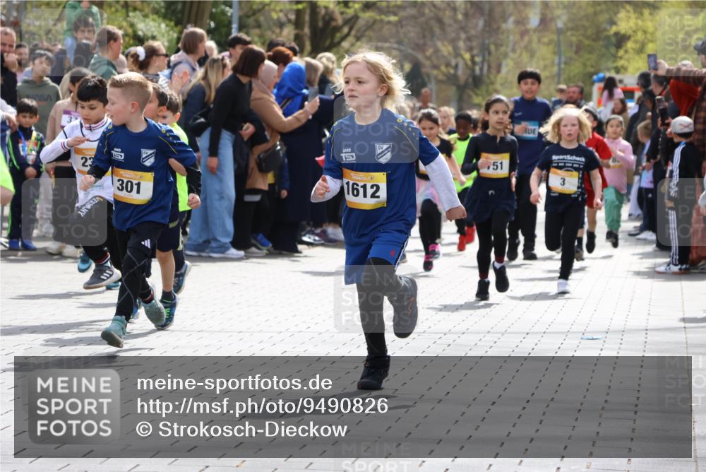 12.04.2026 - 45. Internationalen Wilhelmsburger Insellauf Strokosch-Dieckow http://msf.ph/oto/9490826 12.04.2026 14:20:35 Ziel 171, 20, 313, 576, 935, 301, 61, 237, 578, 751, 940, 958, 832, 1610, 3, 285, 1073, 767, 404 meine-sportfotos.de