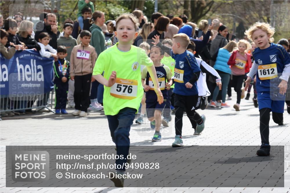12.04.2026 - 45. Internationalen Wilhelmsburger Insellauf Strokosch-Dieckow http://msf.ph/oto/9490828 12.04.2026 14:20:34 Ziel 165, 171, 20, 313, 576, 935, 301, 61, 237, 578, 751, 940, 958, 832, 1610, 3 meine-sportfotos.de