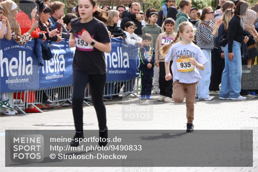 12.04.2026 - 45. Internationalen Wilhelmsburger Insellauf Strokosch-Dieckow http://msf.ph/oto/9490833 12.04.2026 14:20:32 Ziel 1608, 165, 171, 20, 313, 576, 935, 301, 61, 237, 578 meine-sportfotos.de