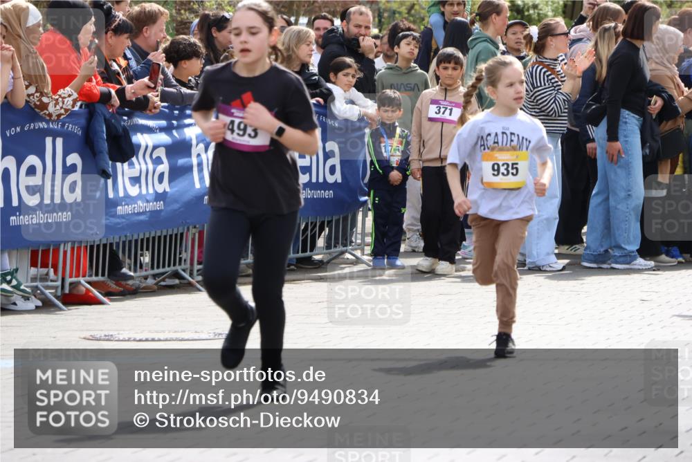12.04.2026 - 45. Internationalen Wilhelmsburger Insellauf Strokosch-Dieckow http://msf.ph/oto/9490834 12.04.2026 14:20:32 Ziel 1608, 165, 171, 20, 313, 576, 935, 301, 61, 237, 578 meine-sportfotos.de