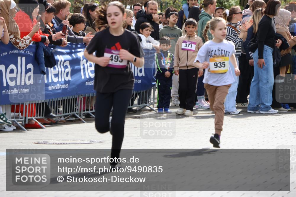 12.04.2026 - 45. Internationalen Wilhelmsburger Insellauf Strokosch-Dieckow http://msf.ph/oto/9490835 12.04.2026 14:20:32 Ziel 1608, 165, 171, 20, 313, 576, 935, 301, 61, 237, 578 meine-sportfotos.de