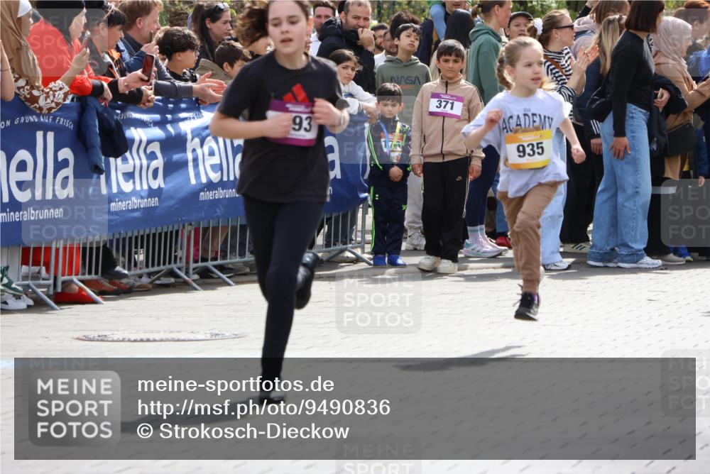 12.04.2026 - 45. Internationalen Wilhelmsburger Insellauf Strokosch-Dieckow http://msf.ph/oto/9490836 12.04.2026 14:20:32 Ziel 1608, 165, 171, 20, 313, 576, 935, 301, 61, 237, 578 meine-sportfotos.de
