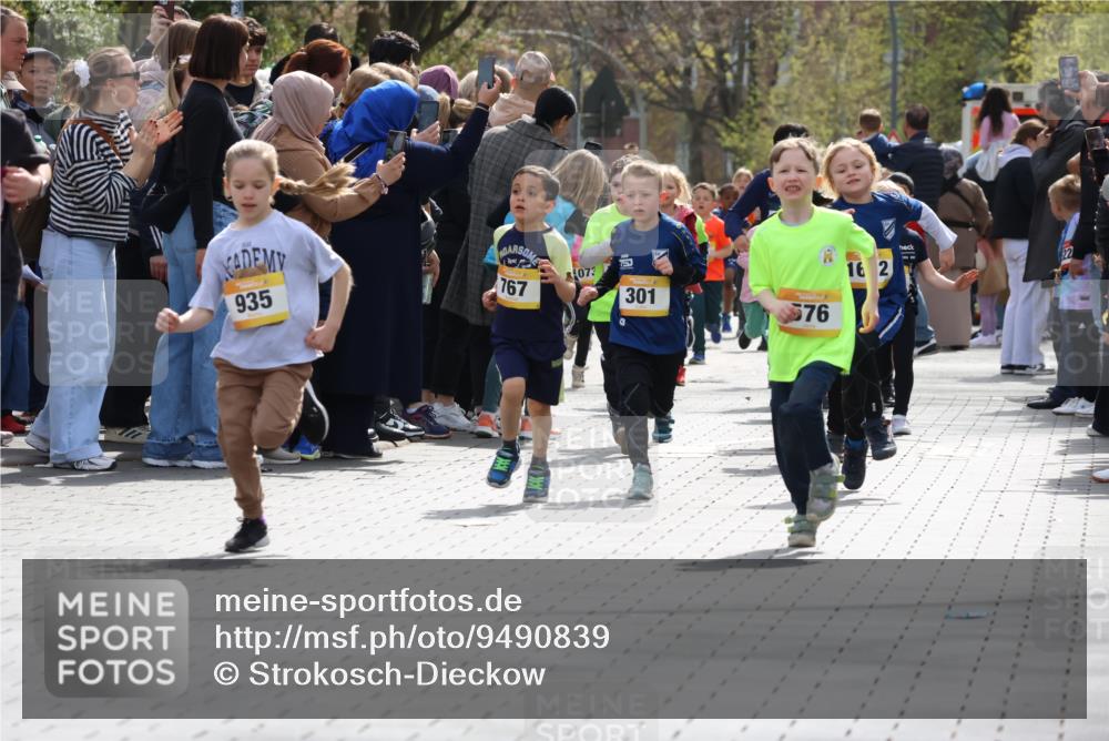 12.04.2026 - 45. Internationalen Wilhelmsburger Insellauf Strokosch-Dieckow http://msf.ph/oto/9490839 12.04.2026 14:20:31 Ziel 632, 1608, 165, 171, 20, 313, 576, 935, 301, 61, 237 meine-sportfotos.de