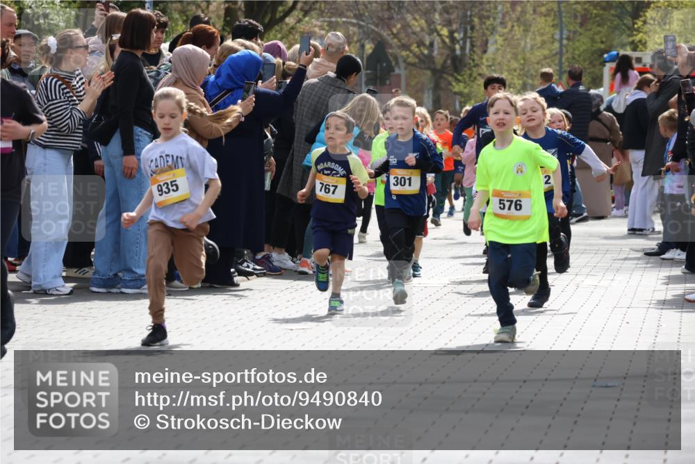 12.04.2026 - 45. Internationalen Wilhelmsburger Insellauf Strokosch-Dieckow http://msf.ph/oto/9490840 12.04.2026 14:20:31 Ziel 632, 1608, 165, 171, 20, 313, 576, 935, 301, 61, 237 meine-sportfotos.de