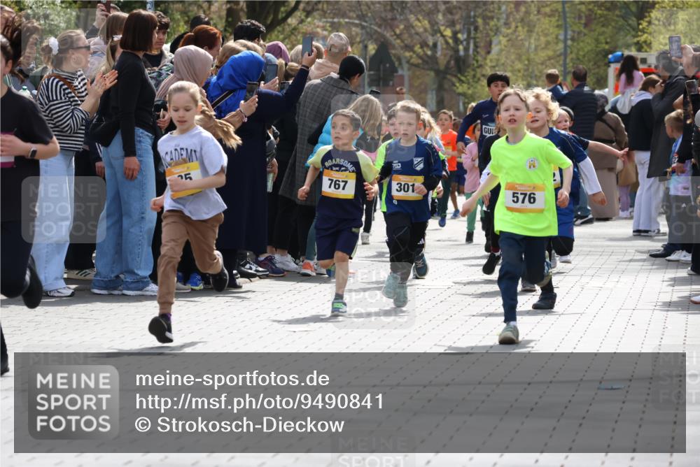 12.04.2026 - 45. Internationalen Wilhelmsburger Insellauf Strokosch-Dieckow http://msf.ph/oto/9490841 12.04.2026 14:20:31 Ziel 632, 1608, 165, 171, 20, 313, 576, 935, 301, 61, 237 meine-sportfotos.de