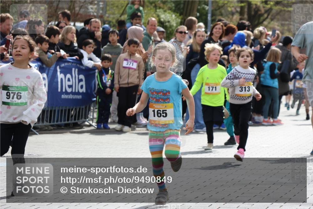 12.04.2026 - 45. Internationalen Wilhelmsburger Insellauf Strokosch-Dieckow http://msf.ph/oto/9490849 12.04.2026 14:20:27 Ziel 998, 228, 298, 293, 744, 1008, 747, 262, 598, 730, 632, 1608, 165, 171, 20, 313 meine-sportfotos.de